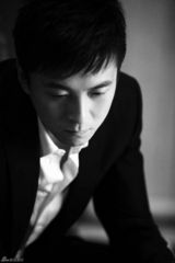 组图：朱雨辰黑白写真高贵兼忧郁气质