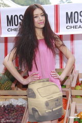 组图：谢婷婷曝锋芝同吃团年饭 阿Sa否认会秘婚