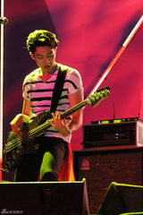 组图：韩团CNBLUE引爆广州体育馆 全场激情不停