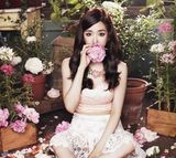 组图：少女时代Tiffany拍写真 透视装内衣隐现