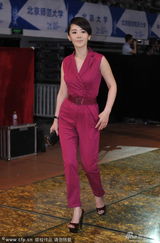 组图：大影节闭幕式 汤唯红裙知性王丽坤温婉