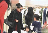 组图：邱淑贞携两女为公司庆功 爱女小脸肉嘟嘟