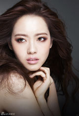 组图：韩星高雅拉拍写真 散发成熟女人味