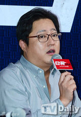 组图：BigBang TOP亮相试映会 西装领结十分帅气