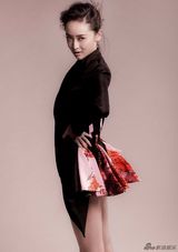 组图：谋女郎李曼写真秀美腿上围傲人