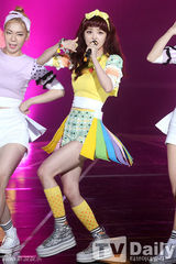 组图：《The Show》女团争奇斗艳献动感舞台