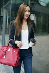 组图：韩雨芹OL街拍尽显白领丽人范儿