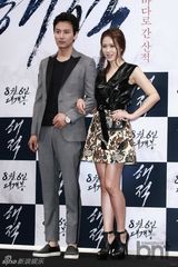 组图：韩星孙艺珍宣传新片小心落座防走光