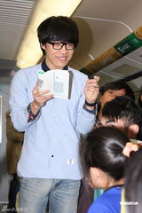 组图：卢广仲搭高铁游台北书展 献朗读处女秀