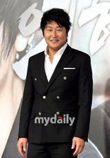 幻灯图集：宋康昊姜东元出席新片发布会 讲兄弟情