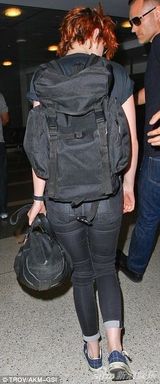 组图：暮光女变太妹！染红发盘头不羁做自己