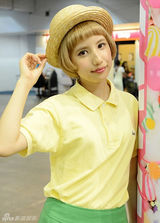 组图：日本双胞胎模特走红 面孔精致似洋娃娃