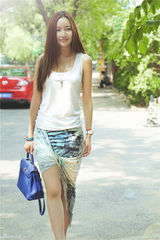 组图：韩雨芹夏日简约街拍 国民媳妇变清纯佳人