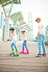 独家：汤镇业双胞胎女儿大甜大圆首曝光