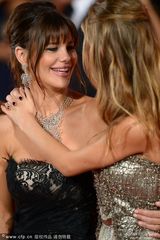 组图：《低入尘埃》首映 帕西诺一家三口亮相