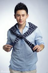 组图：张哲瀚写真鬼马可爱又刚毅帅气