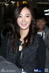 组图：少女时代KARA为赴K-POP演唱会亮相机场