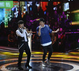 组图：《和声》半决赛 萧敬腾过瘾大秀架子鼓