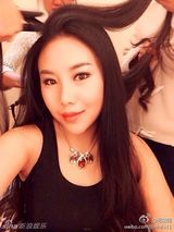 组图：超女纪敏佳被疑整容 自拍变锥子脸女神