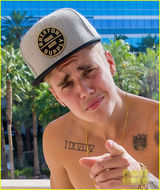 组图：贾斯汀-比伯赌城变囧神 露内裤对镜头扮吊相