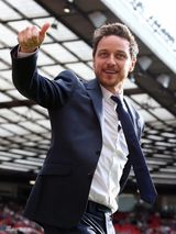 组图：慈善足球赛众星云集 X教授与鹰眼组队