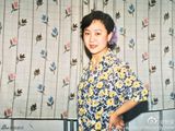 组图：杨紫【演员】曝妈妈年轻美照 青春靓丽笑容甜美