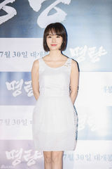 组图：崔岷植李贞贤亮相《鸣梁》试映会