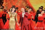 组图：张卫健张茜夫妇演唱歌曲《祝福你》
