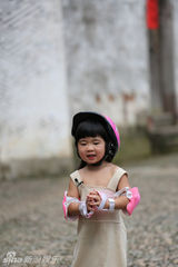 组图：爸爸2任务坑爹 熊爸水中包粽囧态百出