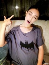 组图：卖萌可耻！倪妮自导自演Batgirl霸气侧漏