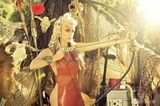 组图：钱妞Ke$ha奇幻大片化身女猎人 皮带遮私处性感