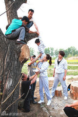 组图：《恋恋不忘》佟丽娅片场爱卖萌