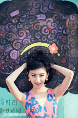 组图：景甜游乐园撒欢   扎丸子头青春无敌