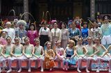 组图：彭丽媛及膝裙美丽 邀多国第一夫人听昆曲
