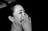 组图：《归来》戛纳酒会 巩俐感慨落泪热聊朗朗