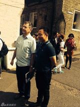 组图：许巍英国行全纪录 探访大咖美景相伴