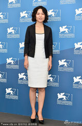 组图：威尼斯评委依次亮相 许鞍华大笑阳光