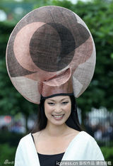 组图：英皇家赛马会女士日 奢华帽子秀愈演愈烈