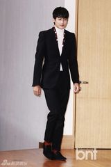 组图：李敏镐红装宣传《继承者》 主创华丽齐聚