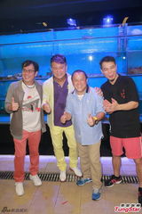 组图：曾志伟谭咏麟投资火锅店 盼开店收益行善