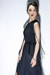 组图：刘丛丹新写真玩转光影 烟熏妆冷艳灵动