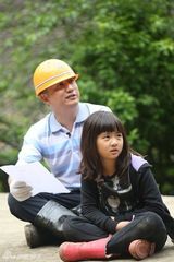 组图：萌娃独自出任务集市砍价 爸爸变装成妖怪