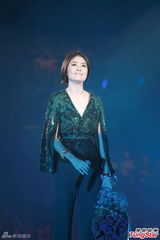 组图：张学友郑秀文等红馆开唱致敬张耀荣