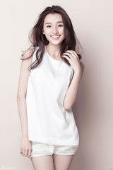 组图：卓煜茜清丽写真曝光 俏皮可爱笑容甜美