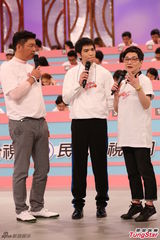 组图：吴奇隆萧亚轩等众星参加赈灾晚会