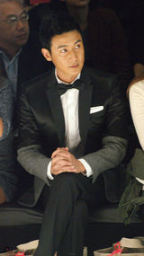 组图：陆毅助阵中国时装周 英伦西装显时尚魅力