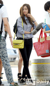 组图：少女时代赴港 泰妍恋爱后现双下巴