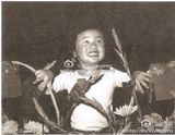 组图：众星晒童年萌照庆儿童节 自幼星范儿足