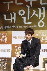 组图：宋慧乔粉嫩宣传新片 短裙落座险走光