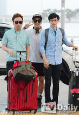 组图：《无挑》应援团赴巴西 机场时尚大比拼